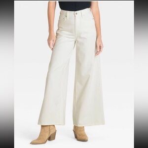 Universal Thread Women's High Rise Slim Hip Palazzo Leg Jeans WHITE Size 8 NEW